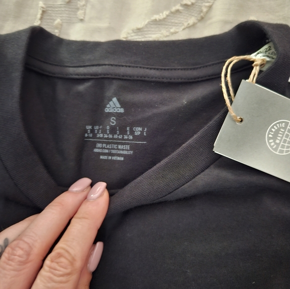 Adidas top - Picture 4 of 4